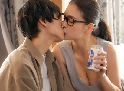Anh chàng đau khổ vì bị cắm sừng được chị hàng xóm an ủi đặc biệt