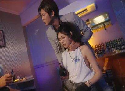 Nữ chủ tiệm bị địt bởi tập thể